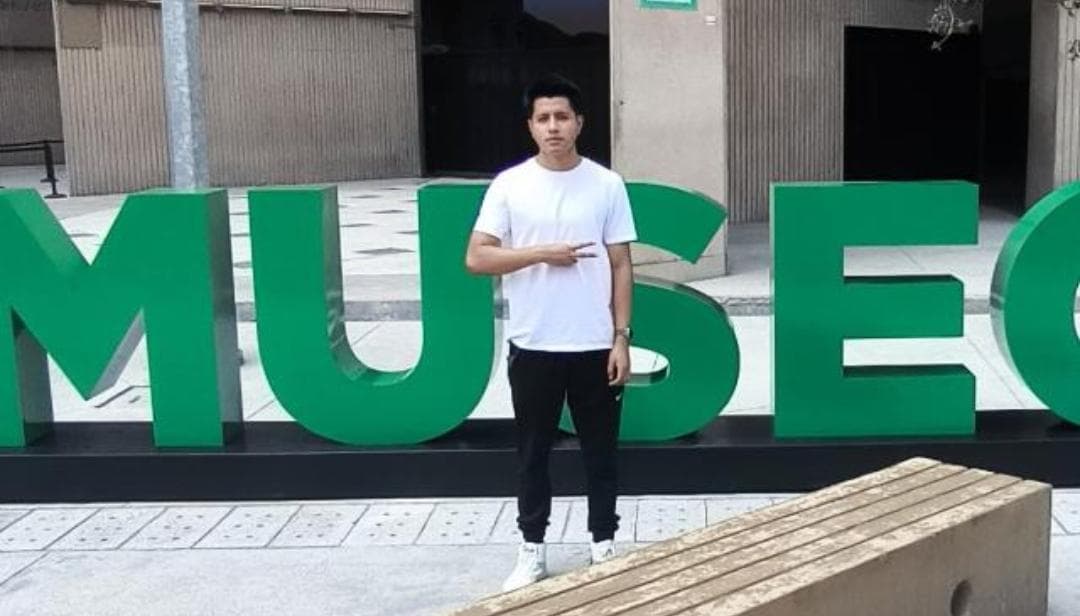 Un inge guapo y musculoso