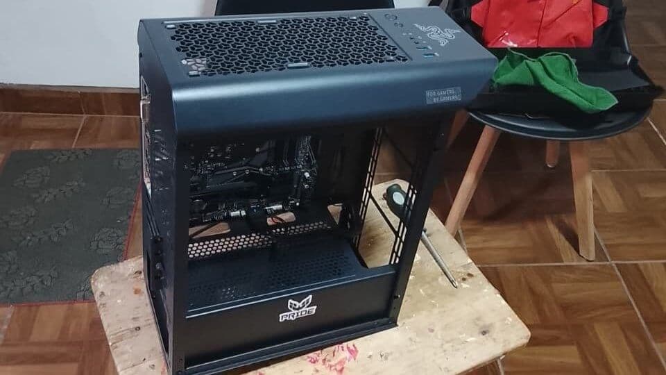 Una computadora desarmada